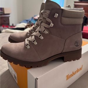 Timberland Ellendale boots. Taupe nubuck (look more gray). Waterproof.